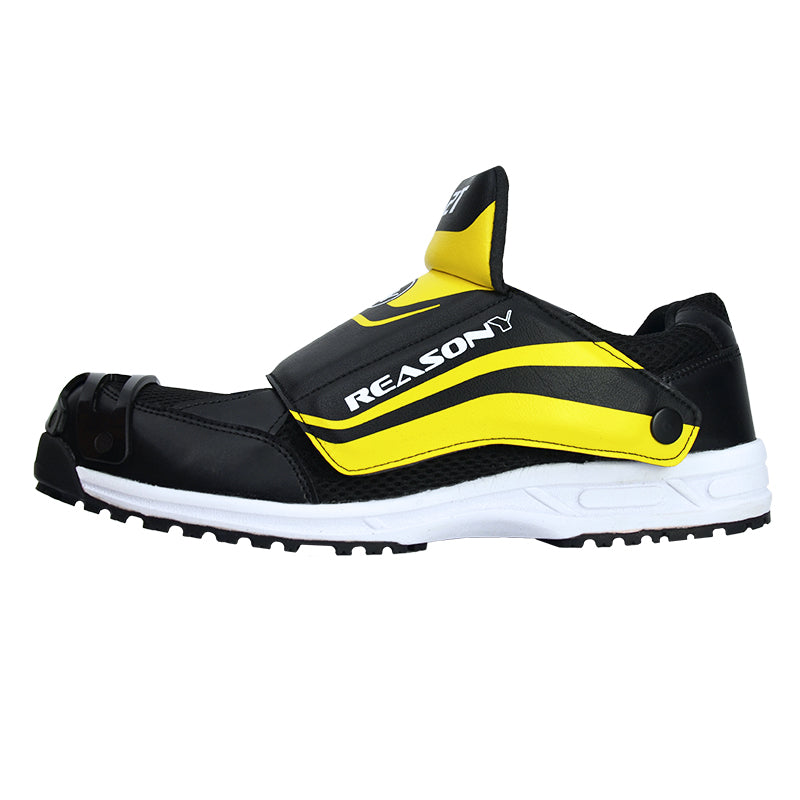 Hockey sports shoes on sale